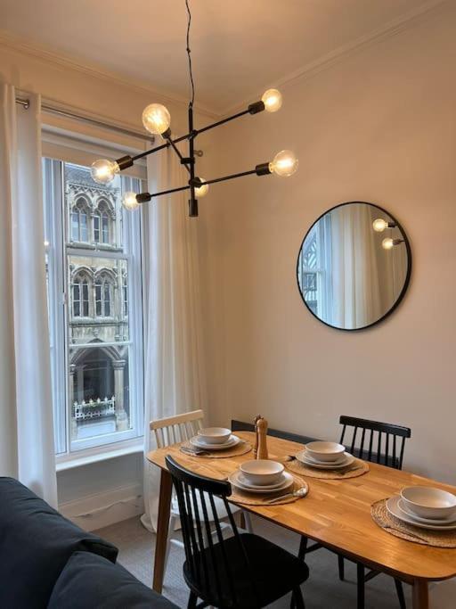Modern Apartment Within Historic Chester City Walls Buitenkant foto